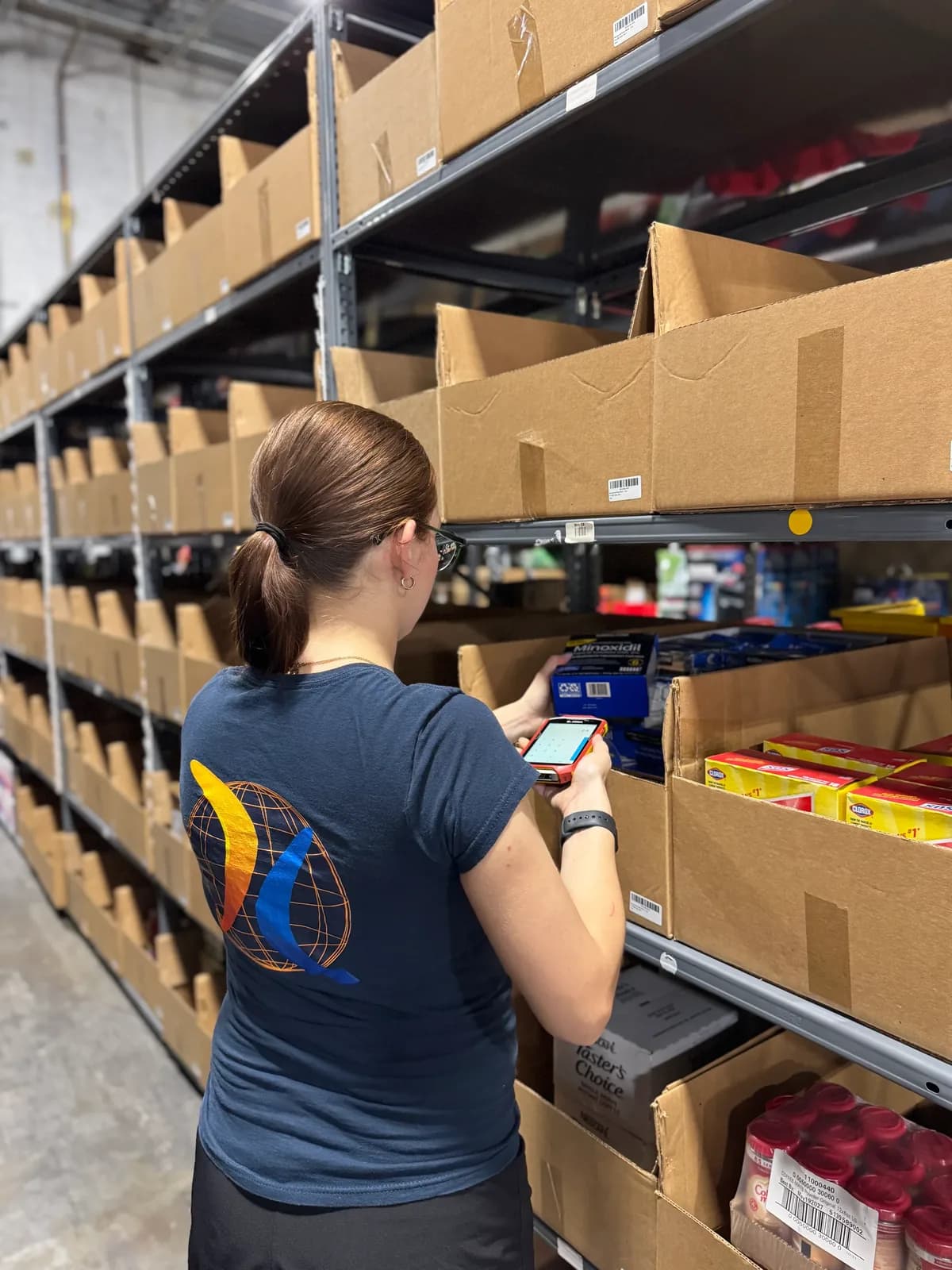 Scanning inventory at the pick shelves in the DC Logistics US Orlando warehouse